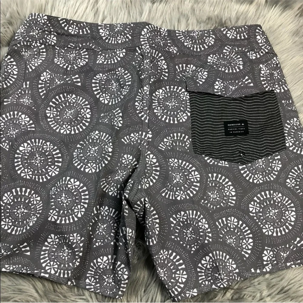 Quiksilver Variable 18” Beach Shorts Gray Quiet Shade Size 38